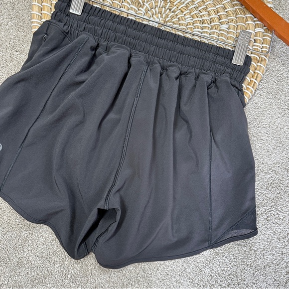 Lululemon Women’s Lululemon Hotty Hot Short High-Rise Long 4" in Black Size 2 - Picture 8 of 16